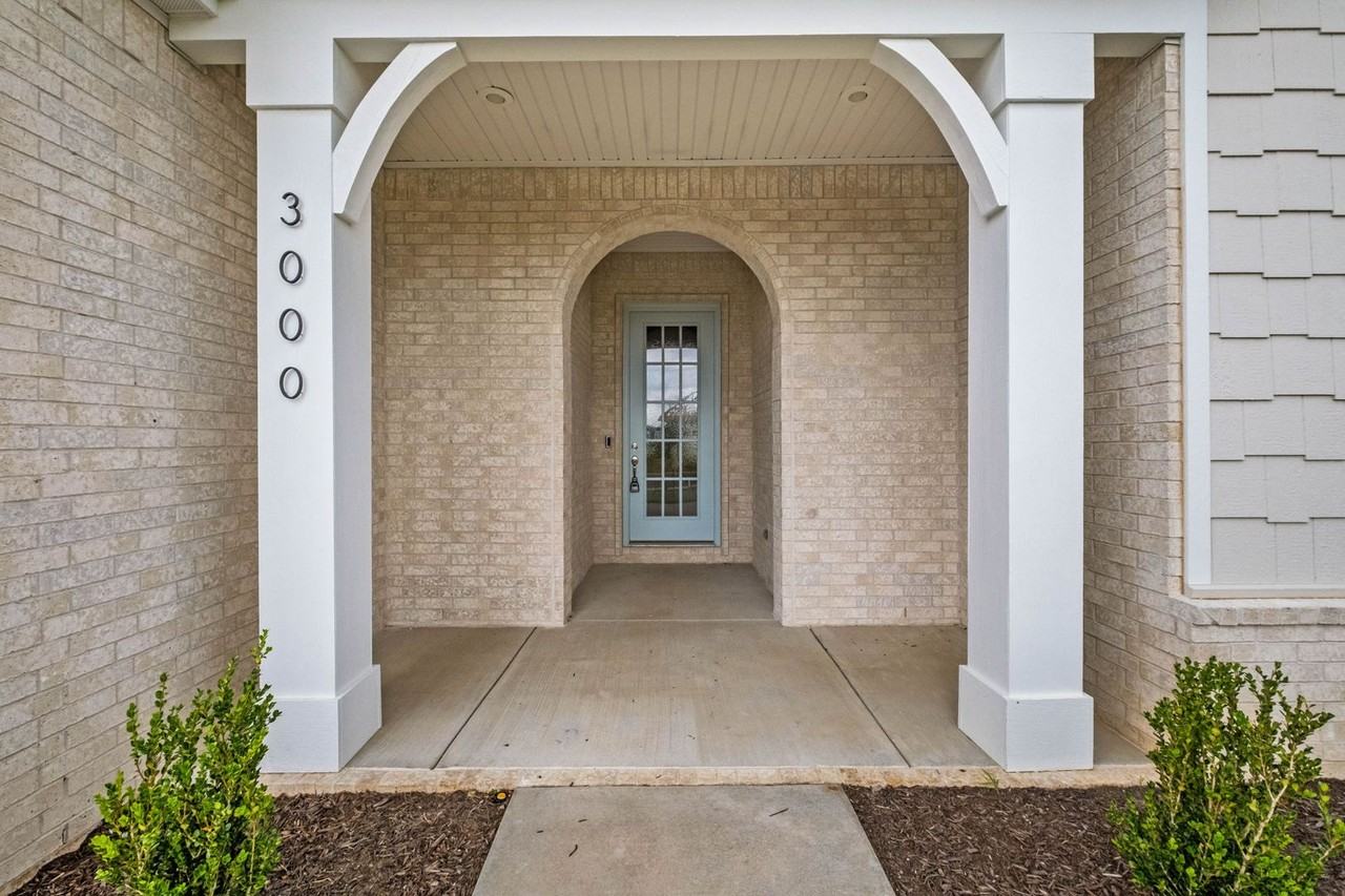 3000 Courtyard St - Photo 2 of 25