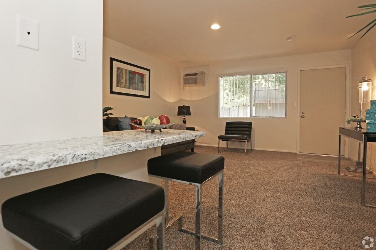 San Jose Manor - Photo 4 of 7