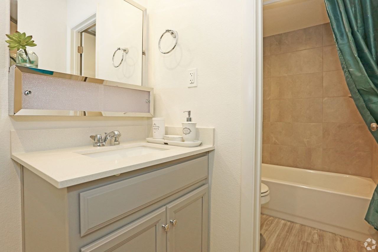 San Jose Manor - Photo 5 of 7