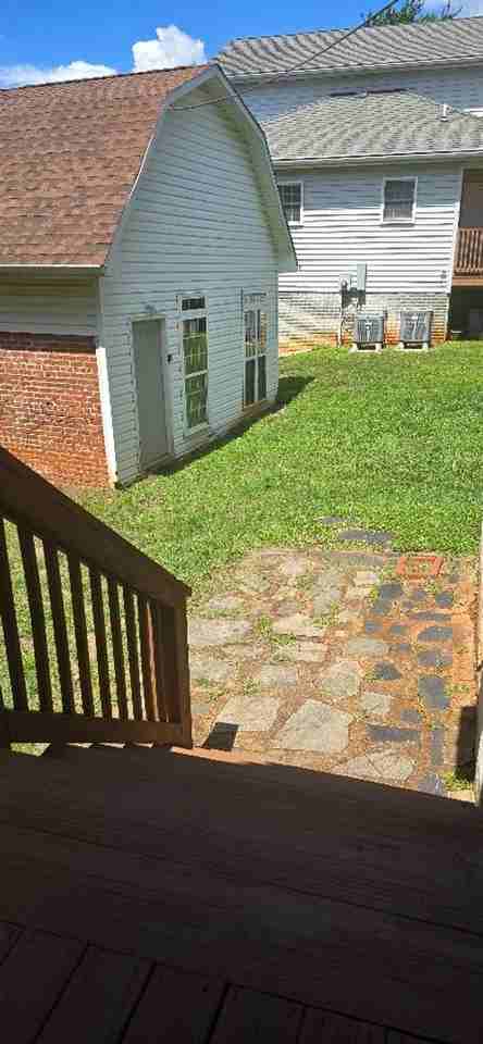 109 Observatory Dr - Photo 2 of 30