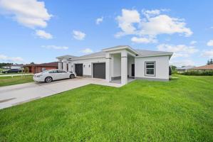 featured image of 713 Homer Ave S