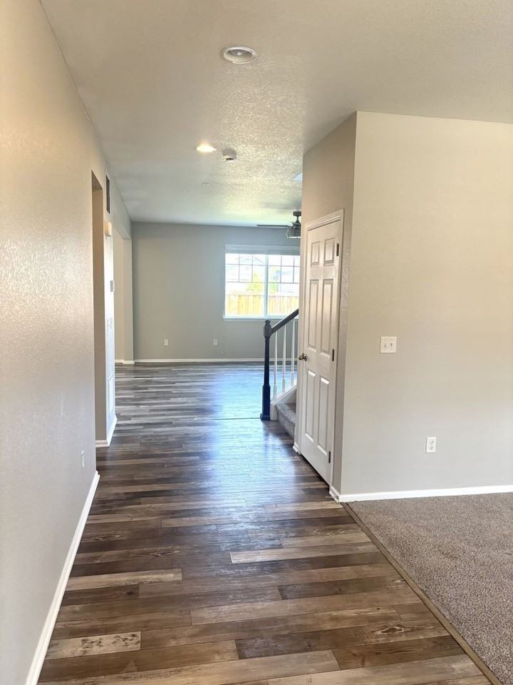 25147 E Maple Ave - Photo 3 of 33