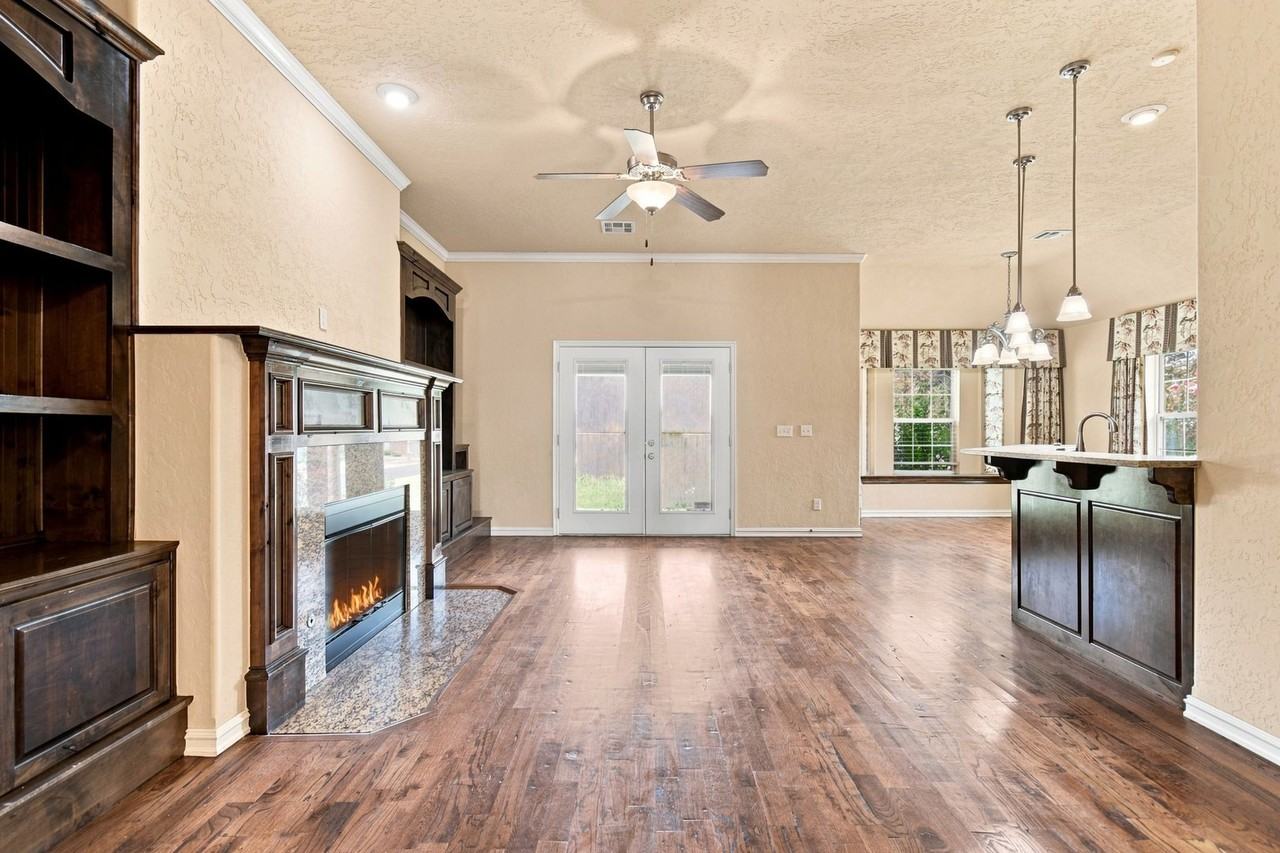 10724 Masters Cir - Photo 3 of 27