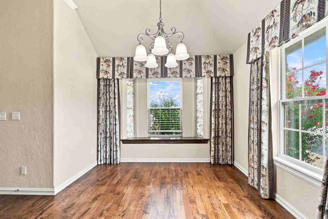 10724 Masters Cir - Photo 6 of 27