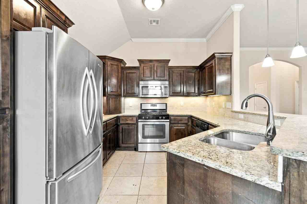 10724 Masters Cir - Photo 7 of 27