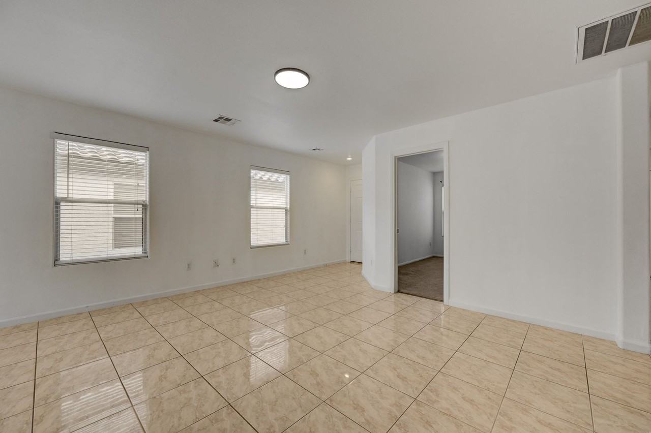11051 Alora St - Photo 4 of 16
