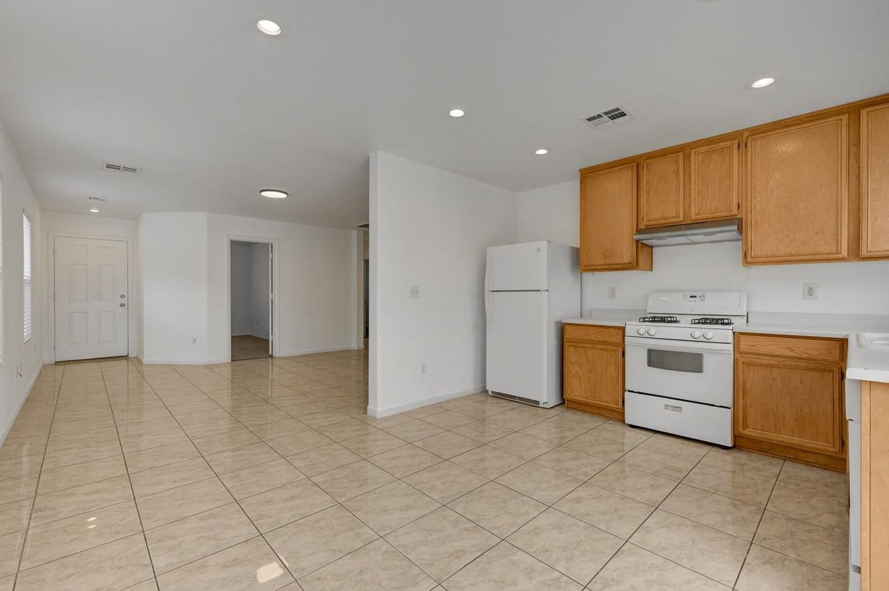 11051 Alora St - Photo 5 of 16