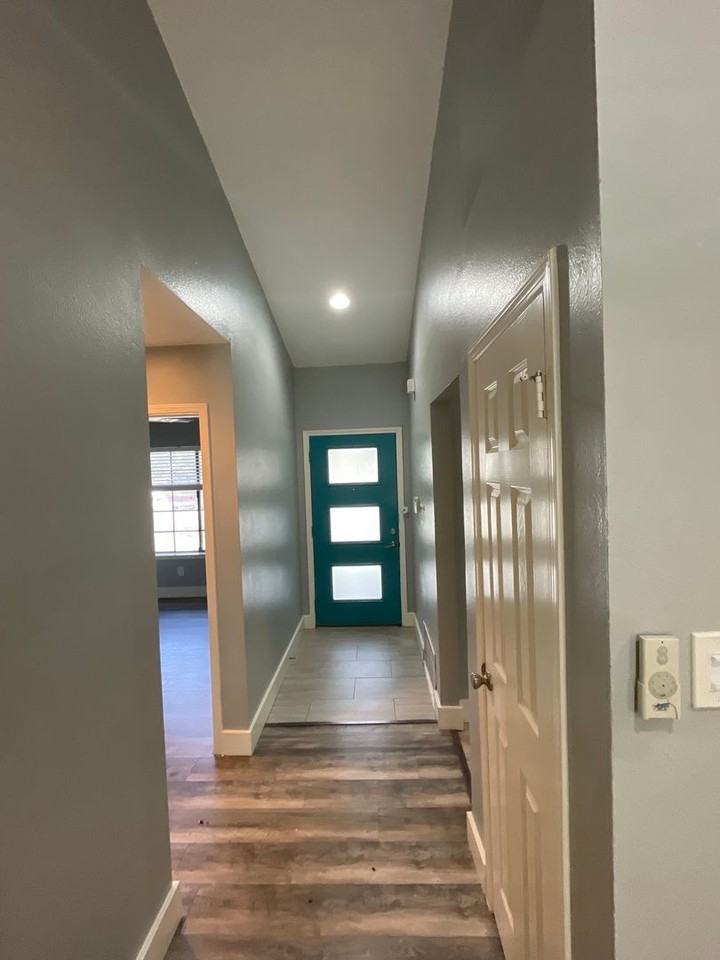 8900 Linton Dr - Photo 4 of 19