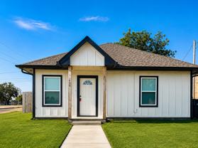 1402 Sw Wisconsin Ave - Photo 1 of 1