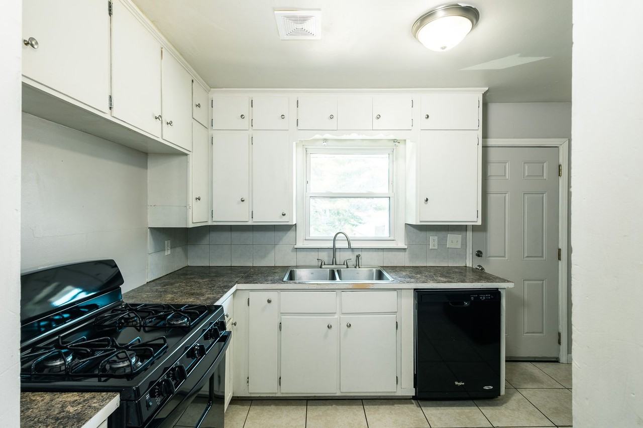 46th Street Apartments - Photo 5 of 13