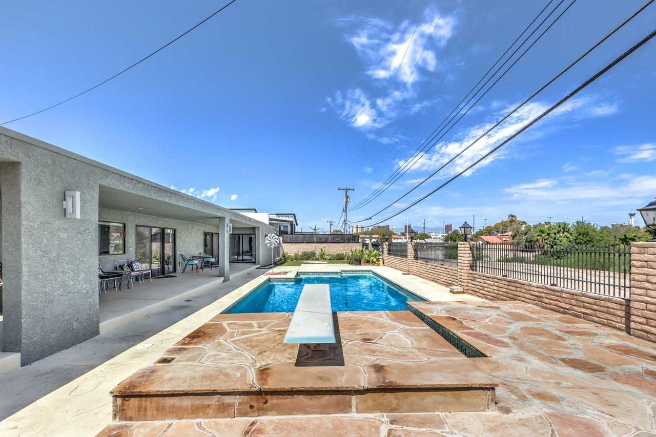 1926 Papago Ln - Photo 2 of 50