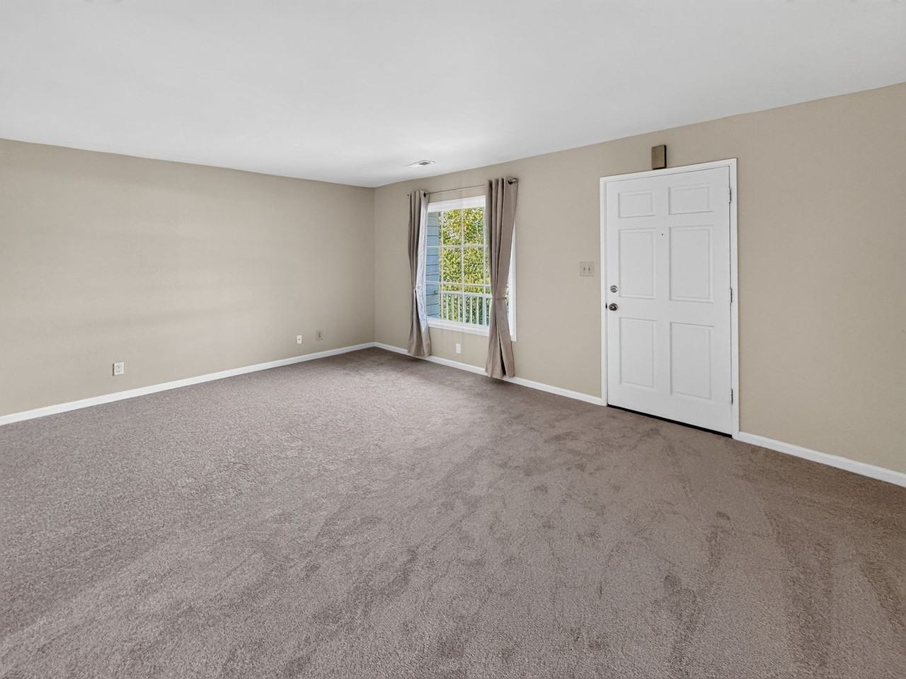 1807 San Miguel Dr - Photo 4 of 26