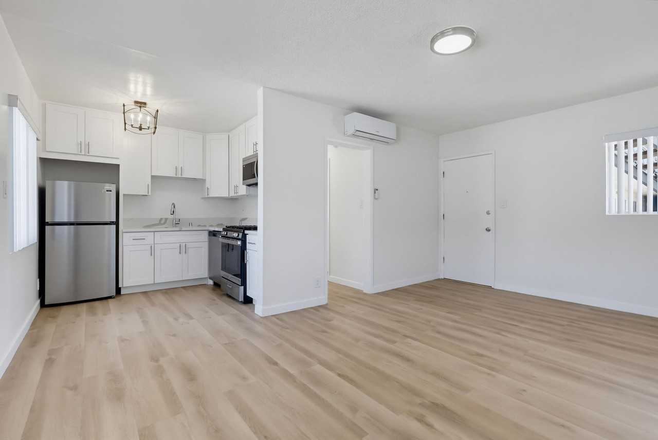Convenient Inglewood Living Near SoFi & 105 Freeway! - Photo 6 of 50