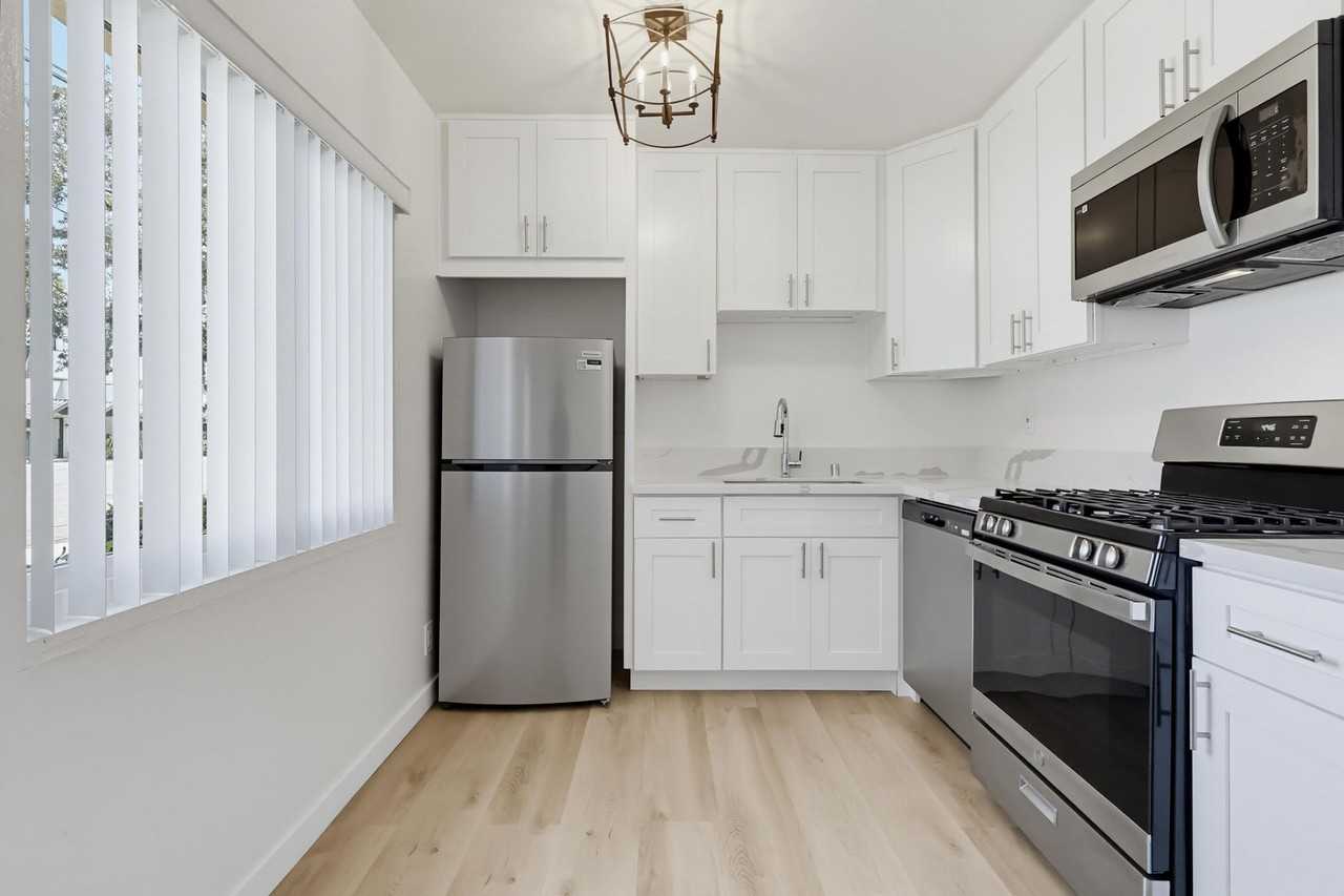 Convenient Inglewood Living Near SoFi & 105 Freeway! - Photo 6 of 35