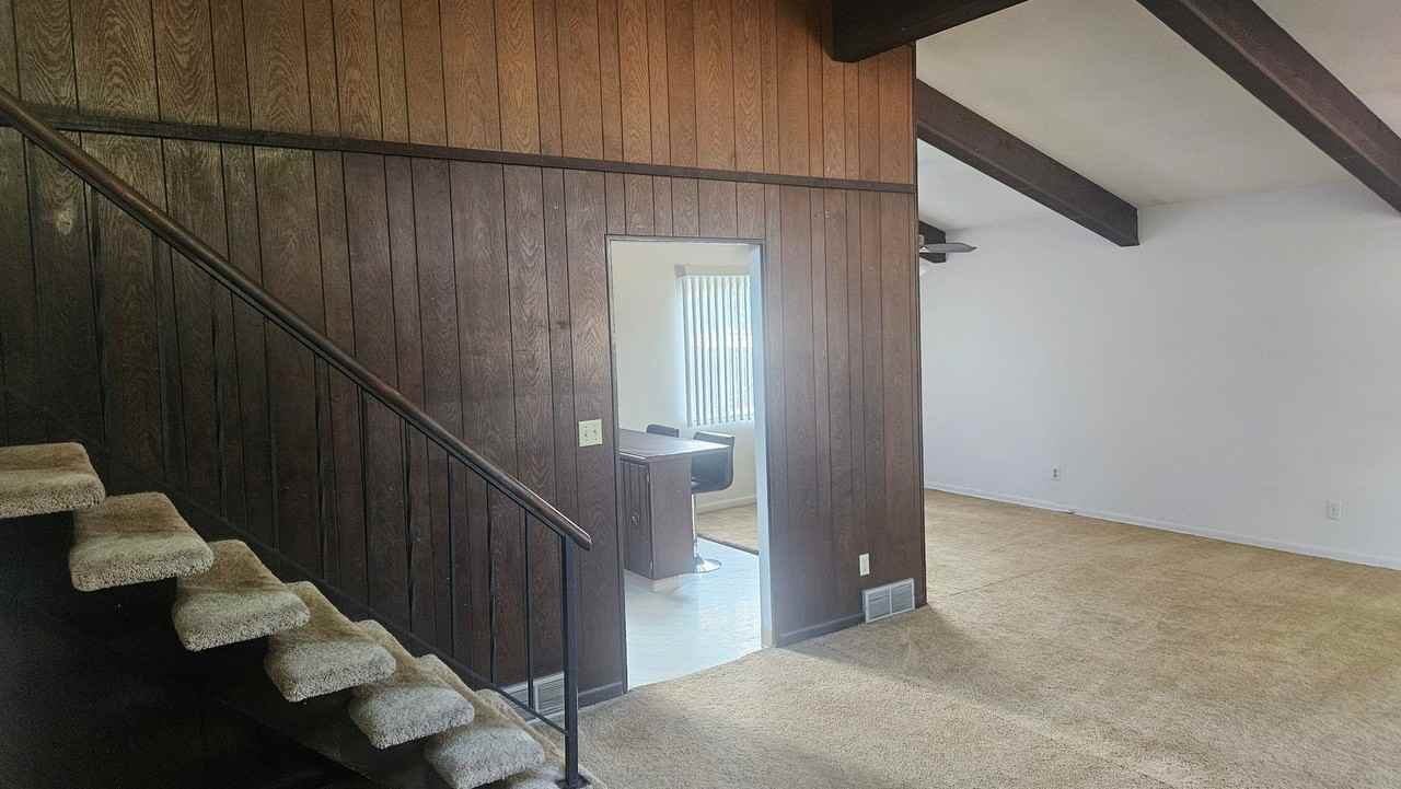 2601 Meadowlark Ave - Photo 2 of 20