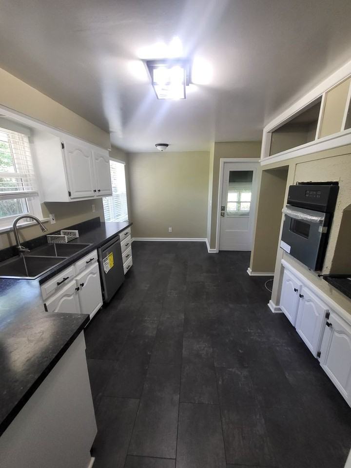 1653 Sheppard Ave - Photo 7 of 26