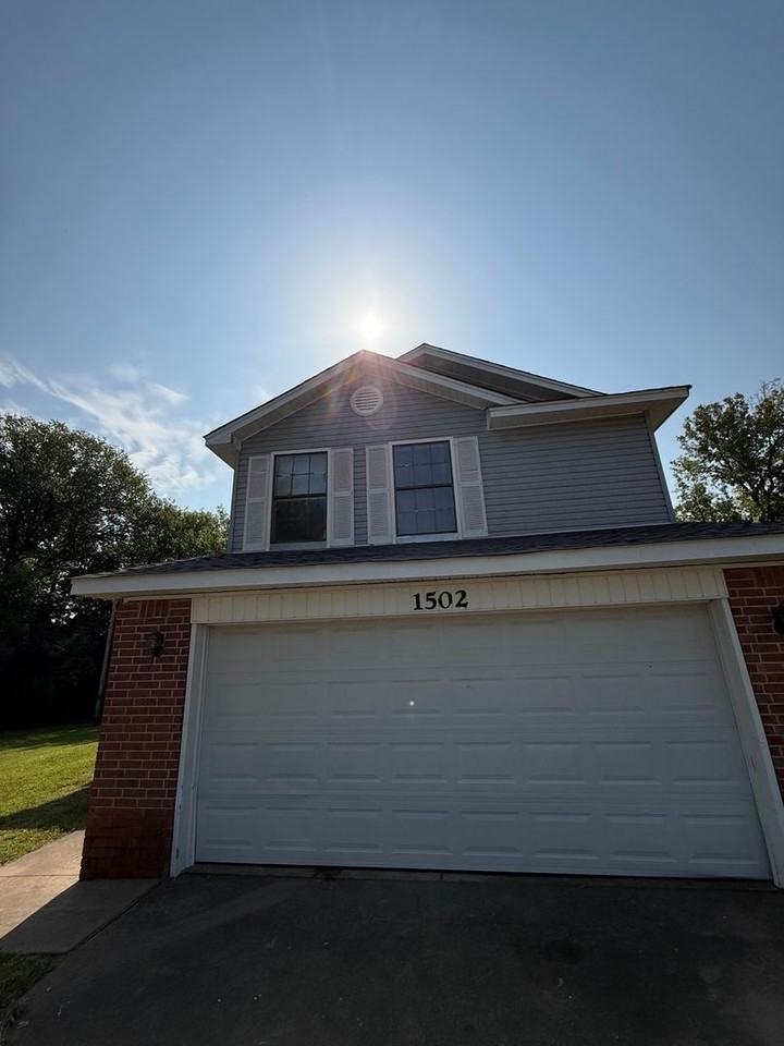 1502 Heather Ct - Photo 2 of 15