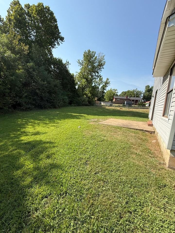 1502 Heather Ct - Photo 3 of 15