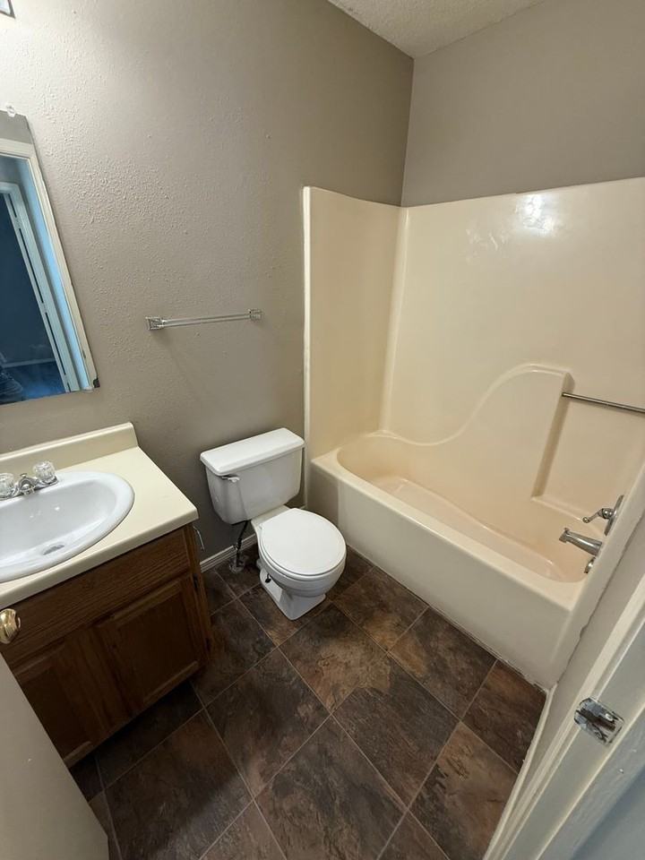 1502 Heather Ct - Photo 6 of 15