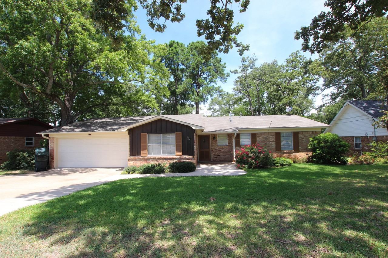 2930 Williamsburg Dr - Photo 2 of 28