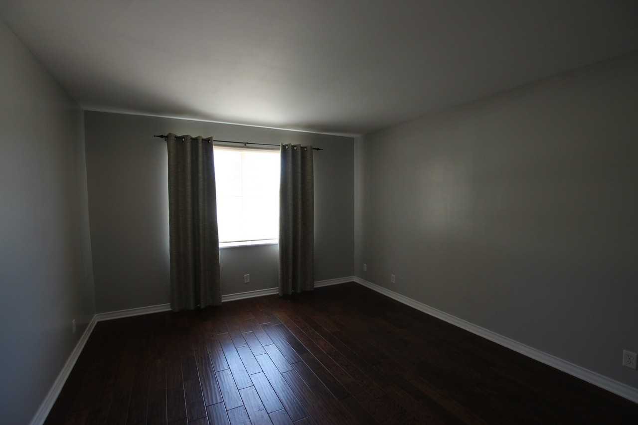 2930 Williamsburg Dr - Photo 4 of 28