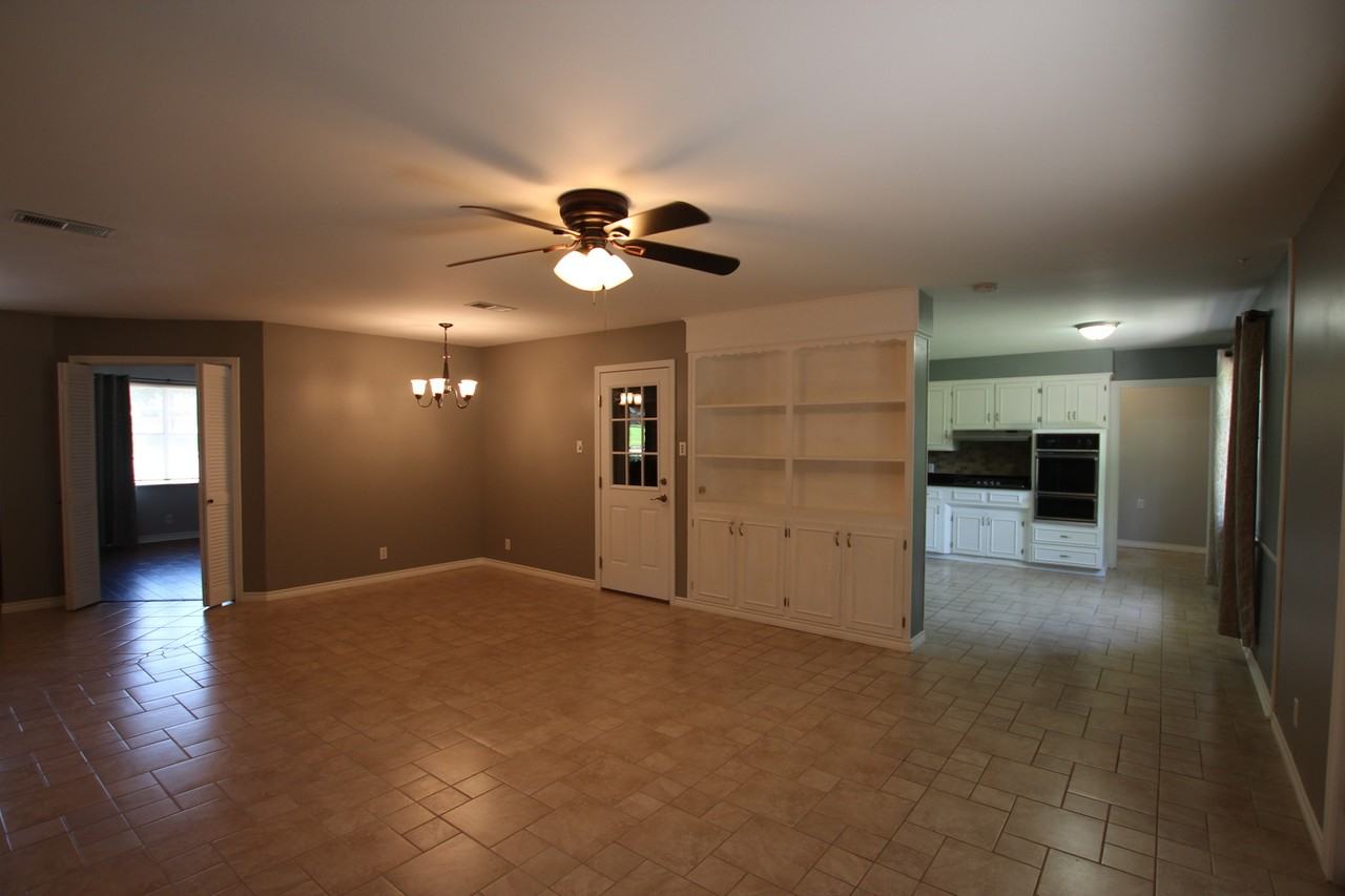 2930 Williamsburg Dr - Photo 7 of 28