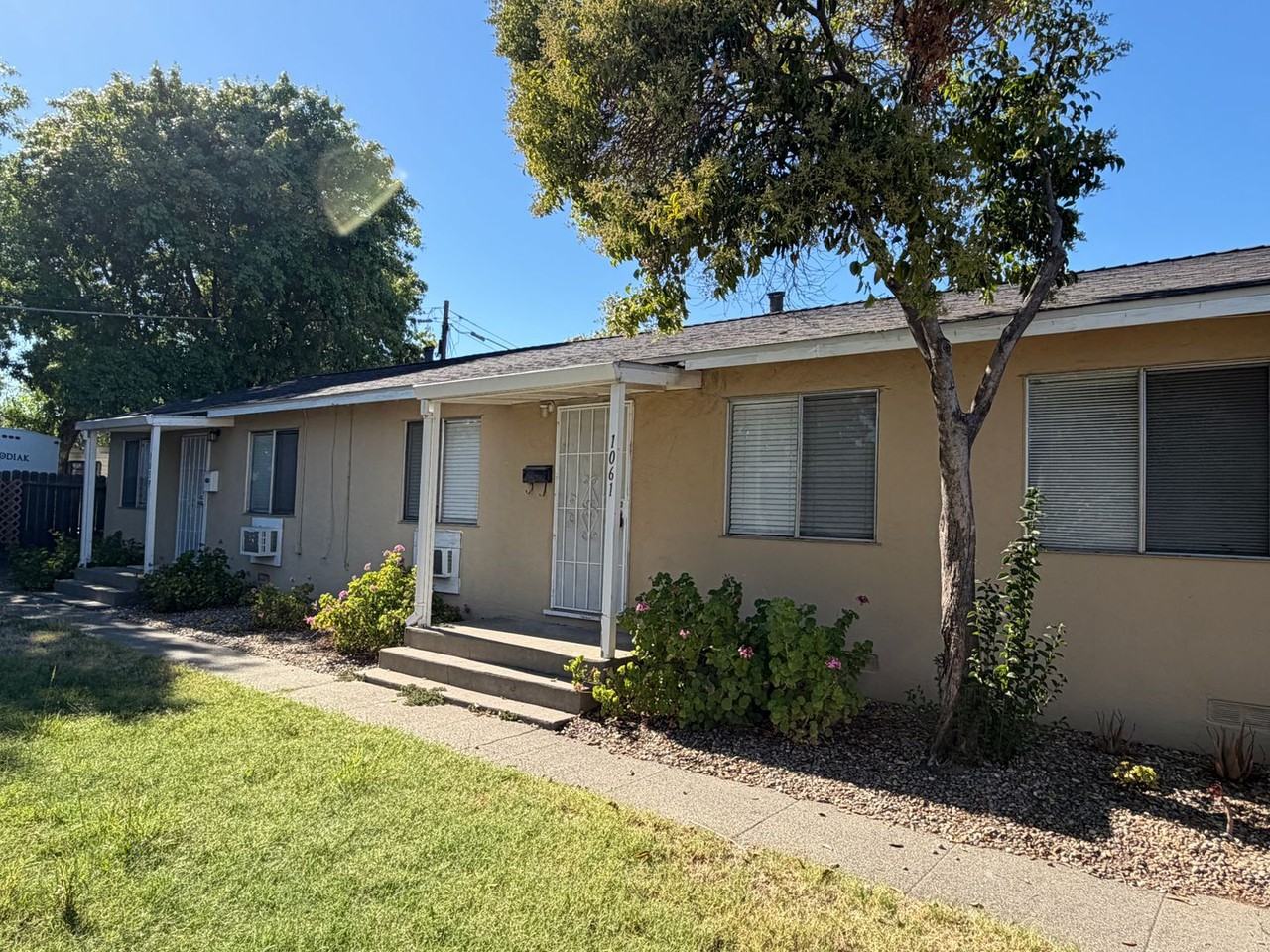 1061 E Monte Vista Ave - Photo 2 of 25