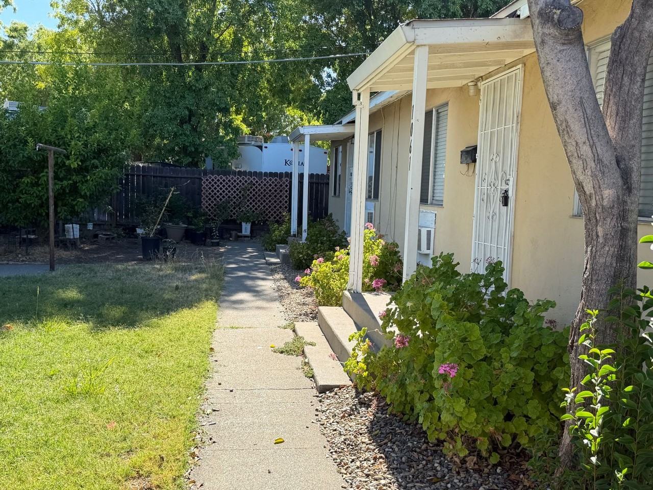 1061 E Monte Vista Ave - Photo 3 of 25