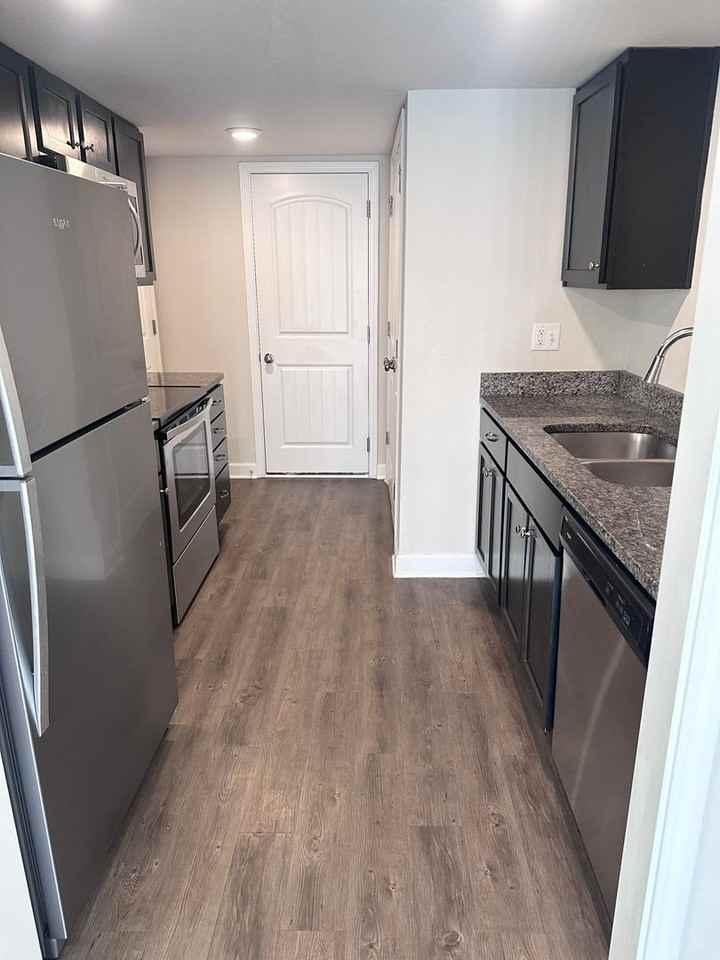 1406 Ne Mary Ct - Photo 3 of 17