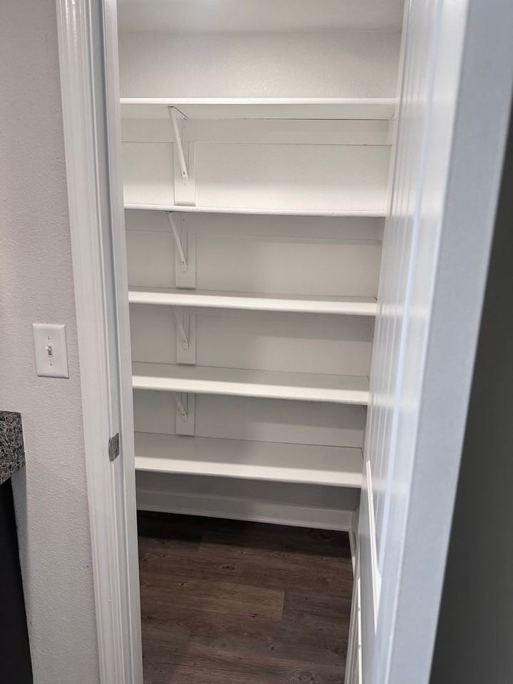 1406 Ne Mary Ct - Photo 6 of 17