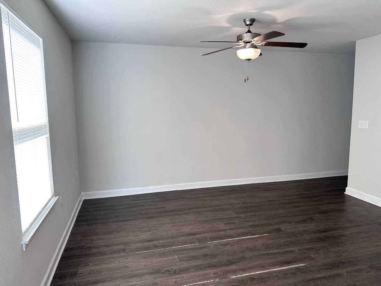 1406 Ne Mary Ct - Photo 7 of 17