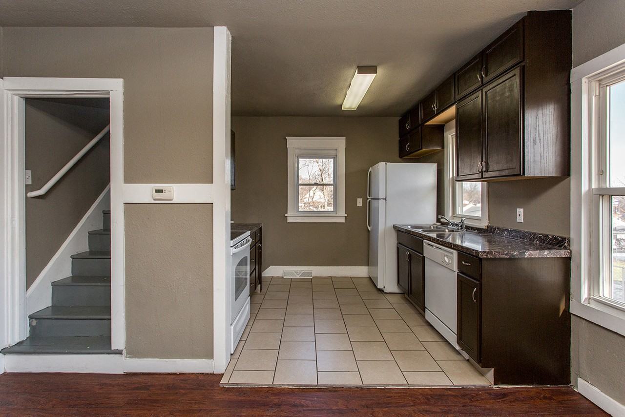 1005 Pleasant View Dr - Photo 4 of 22
