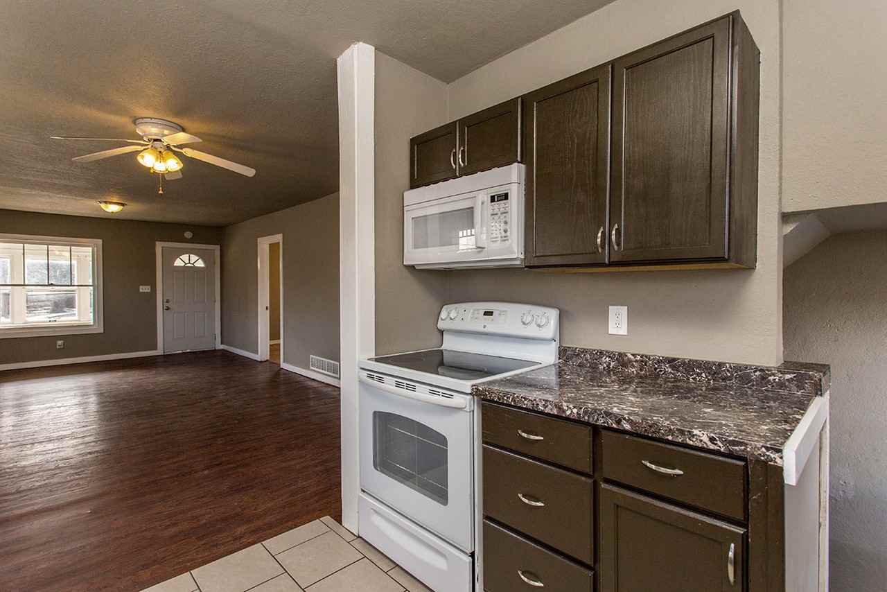 1005 Pleasant View Dr - Photo 7 of 22