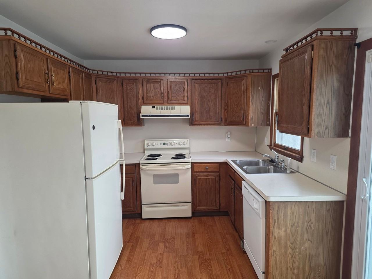 1118 Bernice Dr - Photo 3 of 33