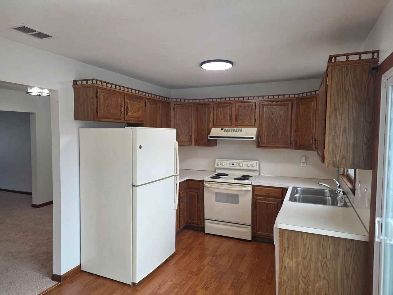 1118 Bernice Dr - Photo 4 of 33