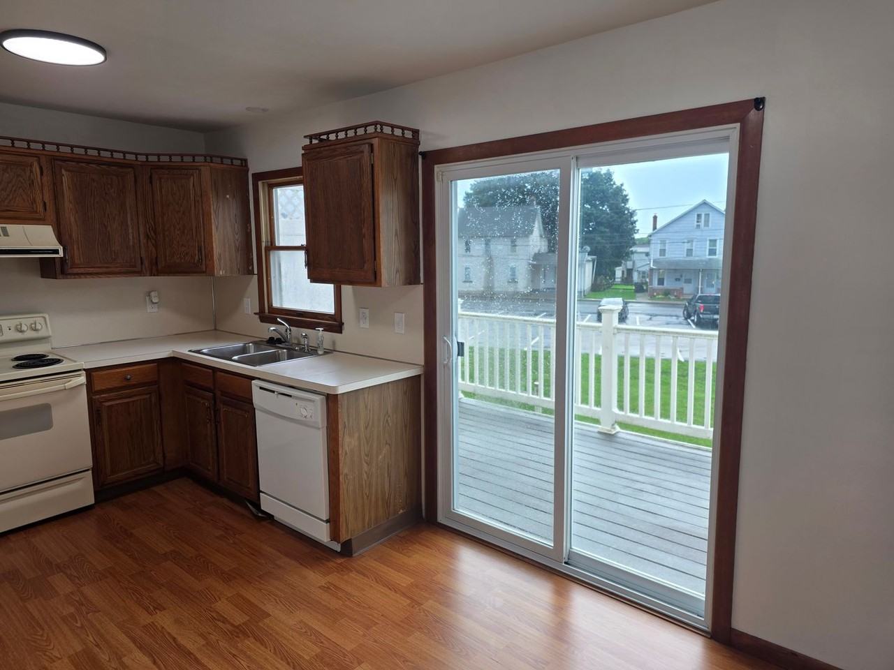 1118 Bernice Dr - Photo 5 of 33