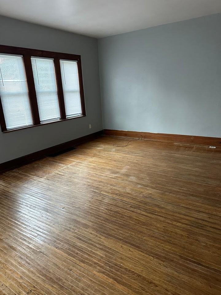 216 Pleasant St - Photo 3 of 9