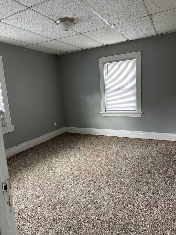 216 Pleasant St - Photo 7 of 9