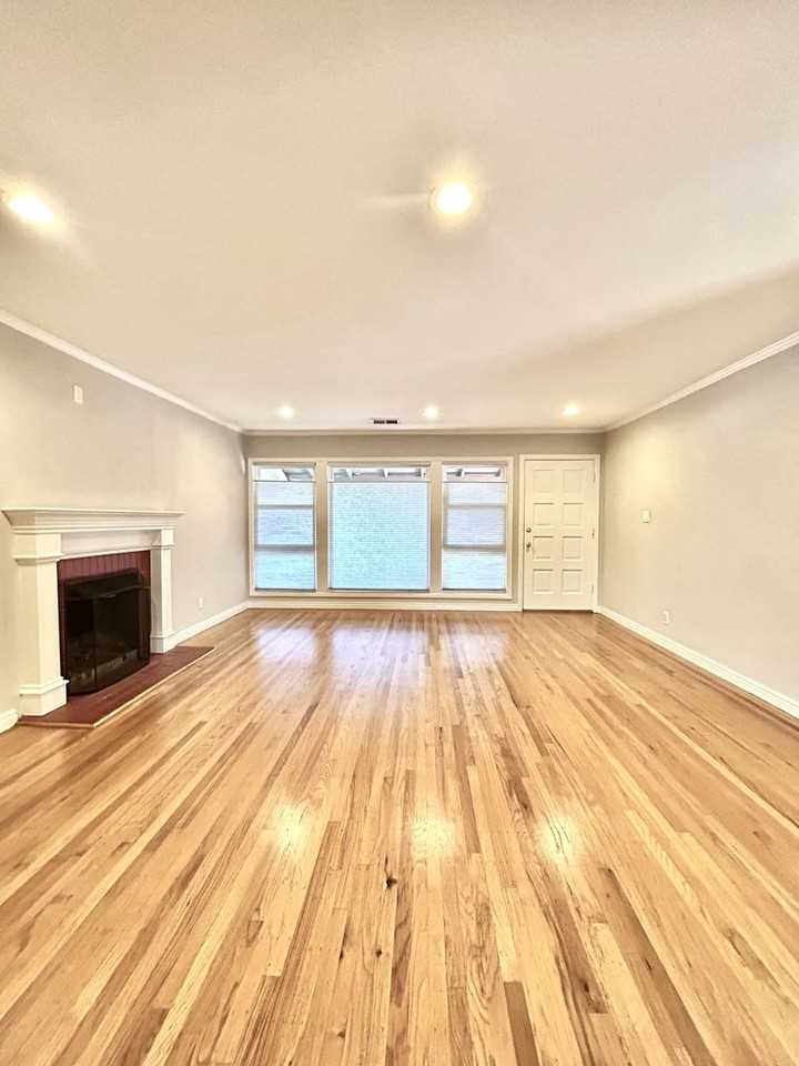 811 9th Ave - Photo 2 of 17