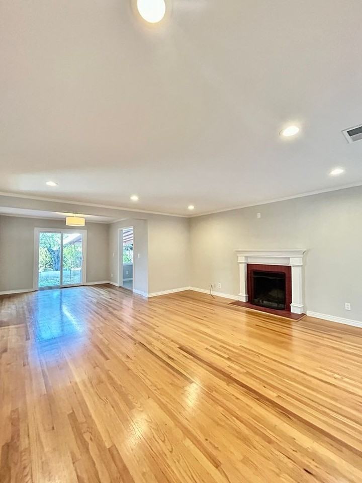 811 9th Ave - Photo 3 of 17