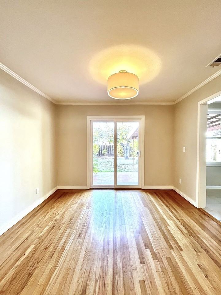 811 9th Ave - Photo 4 of 17