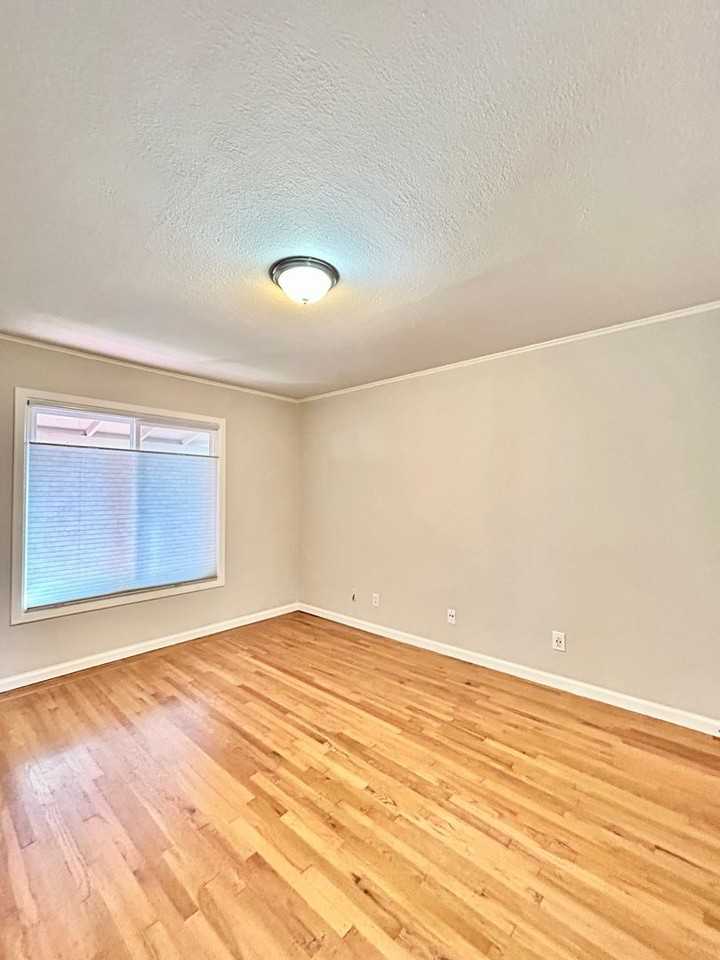 811 9th Ave - Photo 7 of 17