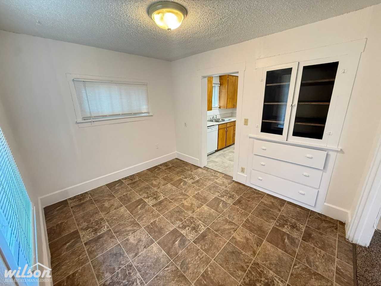 912 S 10th Ave - Photo 4 of 17