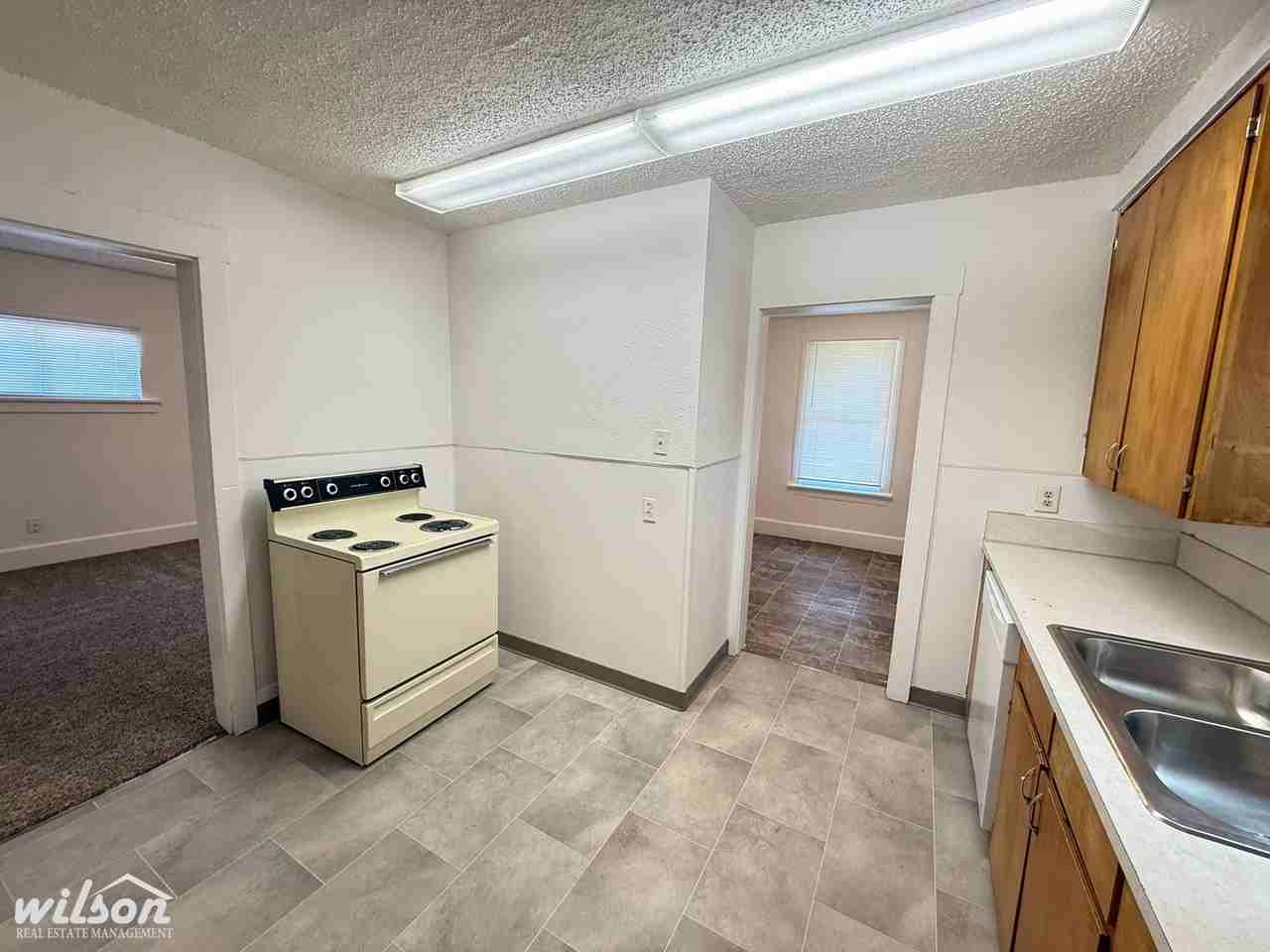 912 S 10th Ave - Photo 7 of 17