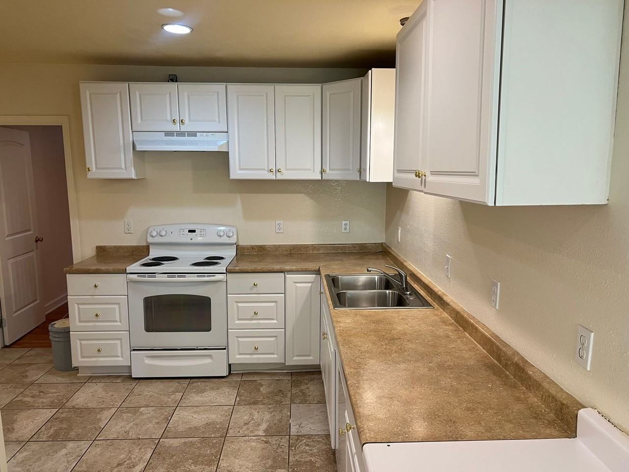 1853 Garden Ave - Photo 7 of 47