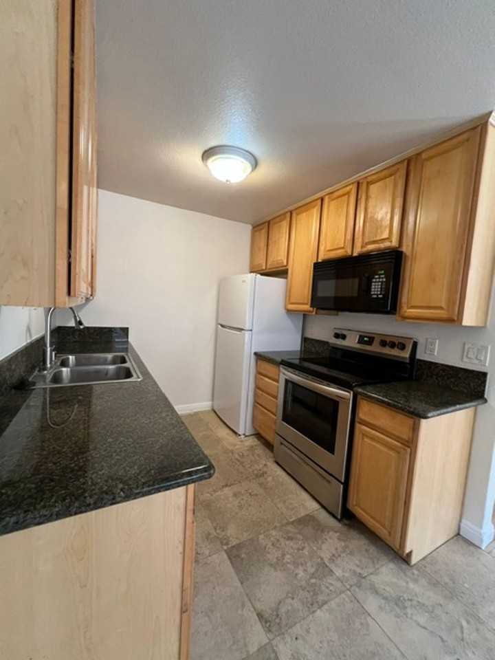 390 N 1st St #9 - Photo 5 of 12