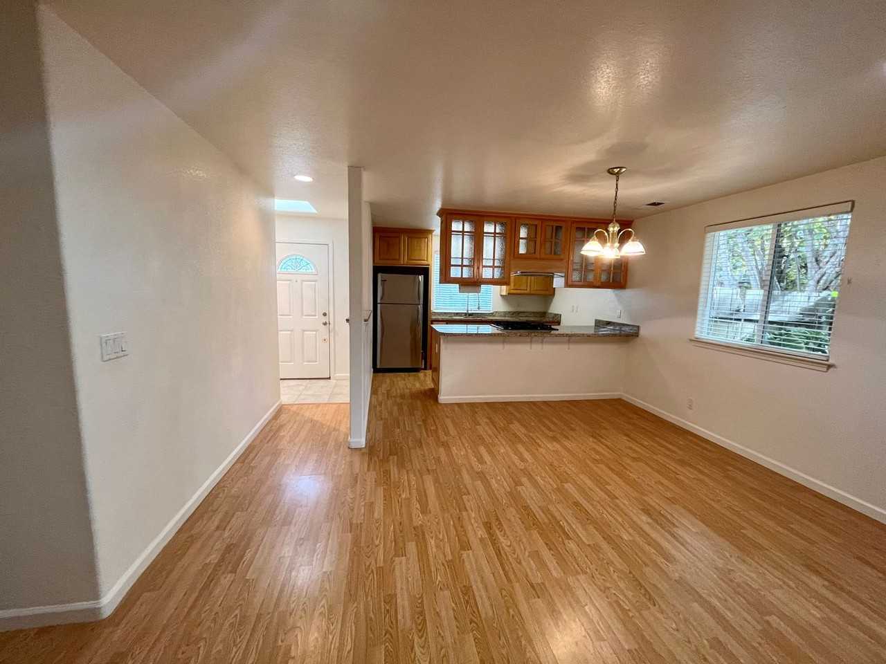 3062 Girard Ct - Photo 4 of 17