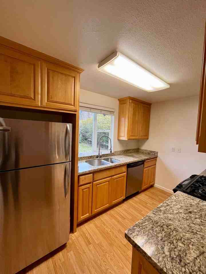 3062 Girard Ct - Photo 7 of 17