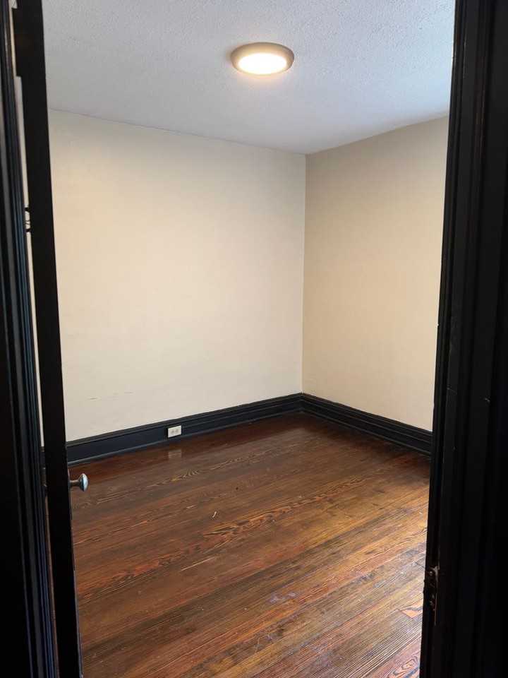 1315 W 85th St - Photo 4 of 11
