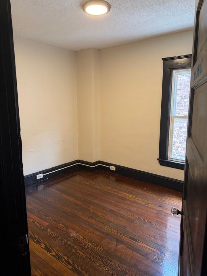 1315 W 85th St - Photo 5 of 11